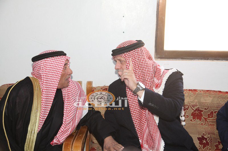 الأمير فيصل يقدم واجب العزاء لأسرة