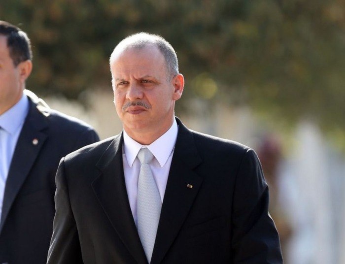 مندوبا عن الملك، الأمير فيصل يقدم