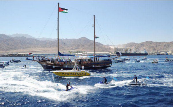 3 آلاف سائح على متن باخرتين