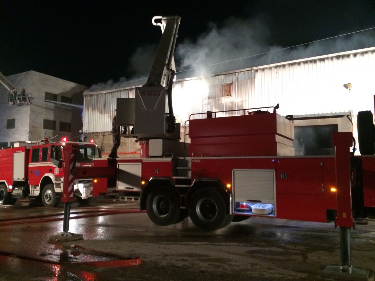 حريق مستودع مواد غذائية في المقابلين