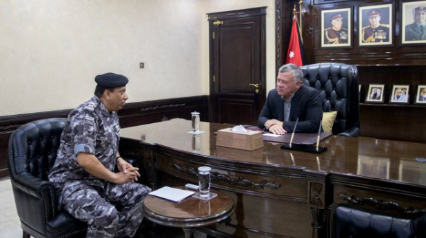 الملك يشيد باحترافية الأجهزة الأمنية بتعاملها