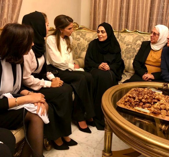 الملكة رانيا ترافقها زوجات الامراء فيصل