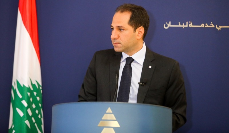 الجميّل يعزي الملك