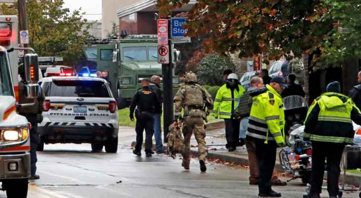 مسلح يقتل 11 يهوديا داخل كنيس