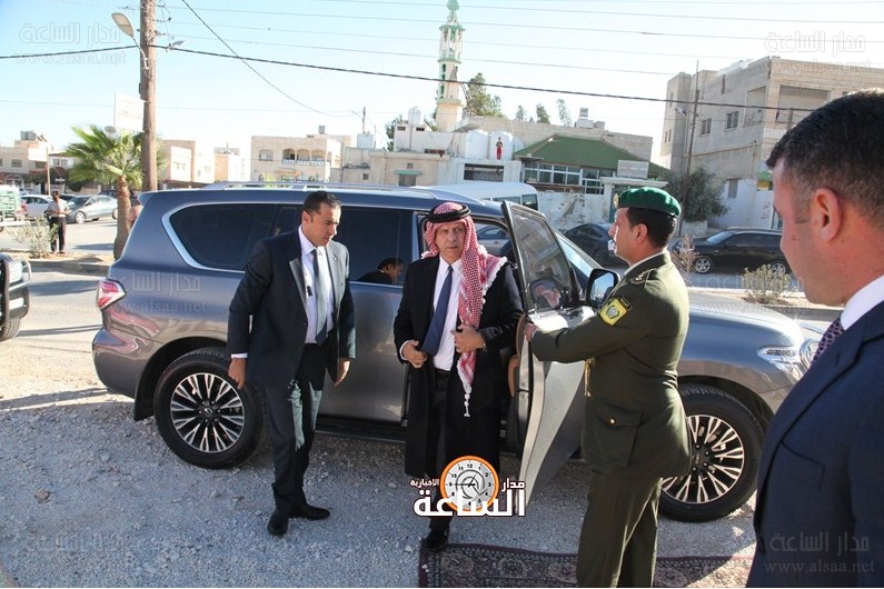 مندوبا عن الملك، الأمير فيصل يقدم