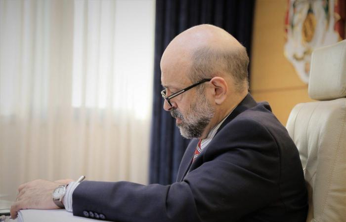 هل يقيل الرزاز وزيري السياحة والتربية