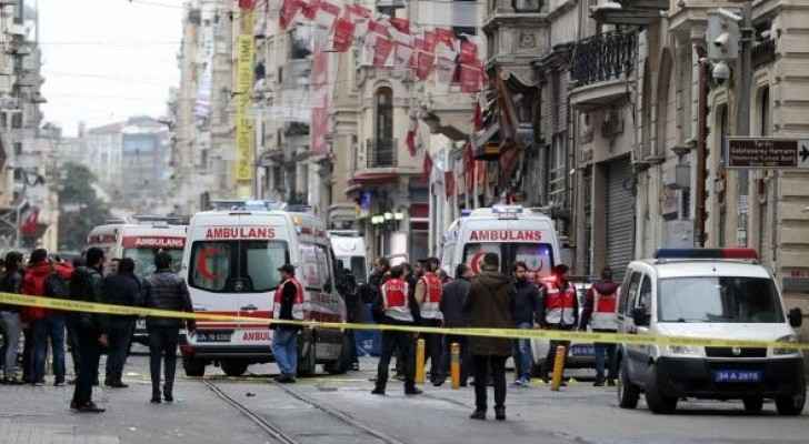 مقتل شخص وإصابة آخرين بانفجار في