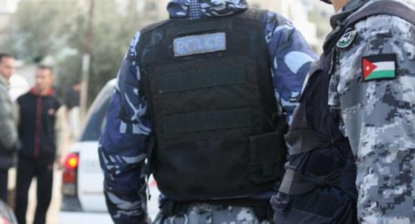 بتر اصبع شرطي اثناء إلقائه القبض