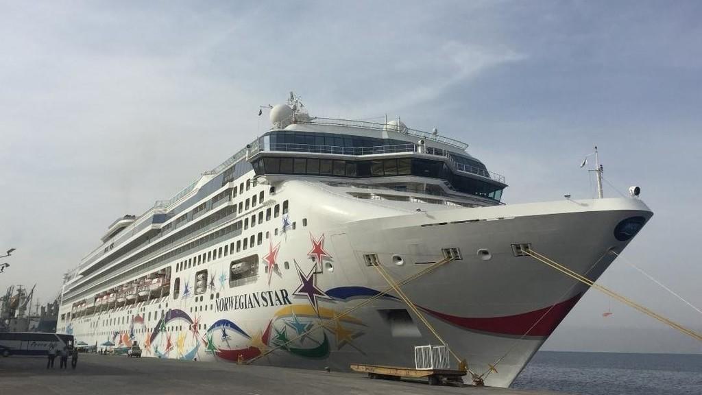 توقع وصول 13 باخرة تقل 25