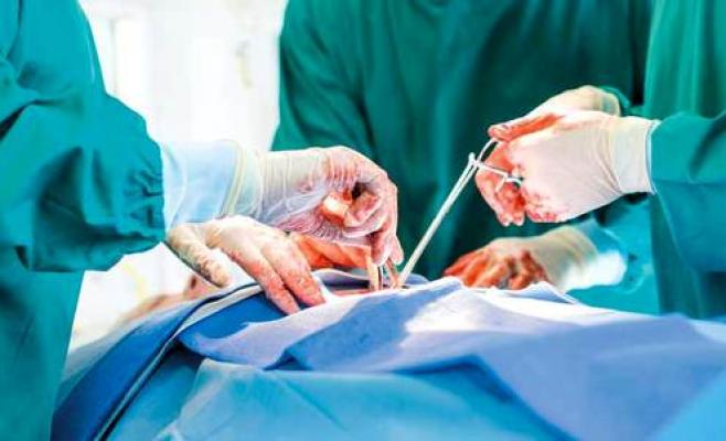 إحالة طبيب ’قص معدة‘ للتحقيق بعد