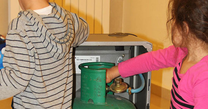 11 إصابة من عائلة واحدة اختناقا