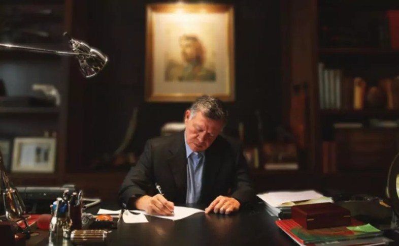 الملك: كل من يسيء إلى أردني