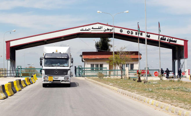 منع ادخال 9 شاحنات تفاح وعنب