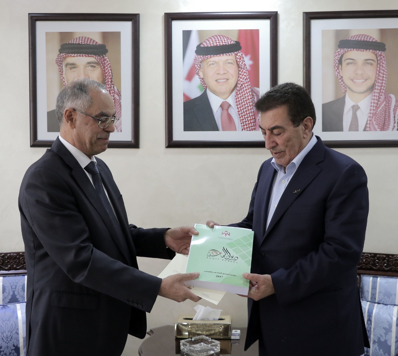 الطروانة يتسلم تقرير ديوان المحاسبة لعام