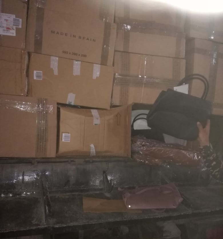 الجمــارك تحبط تهريب ذهب وألماس وبضائع