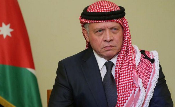 الملك يعزي أمير الكويت