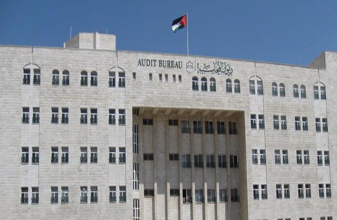 صرف رواتب تقاعدية لأشخاص متوفين في