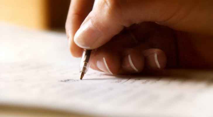 الكشف عن موظف بدائرة الأراضي باع