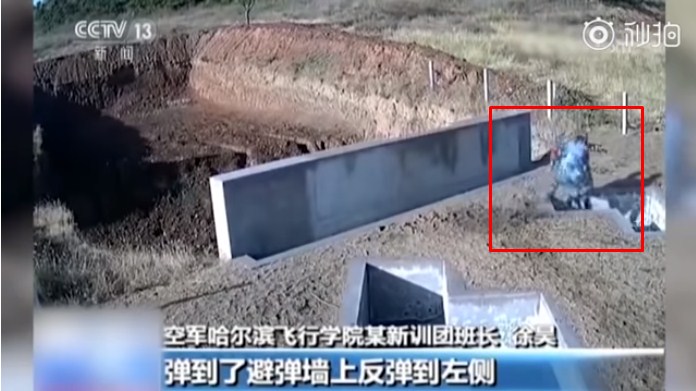 مدرب صيني ينقذ جنديا من الانفجار