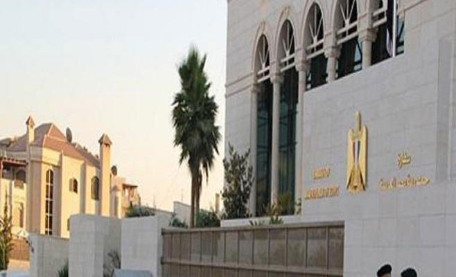 السفير كامل يزاول أعماله