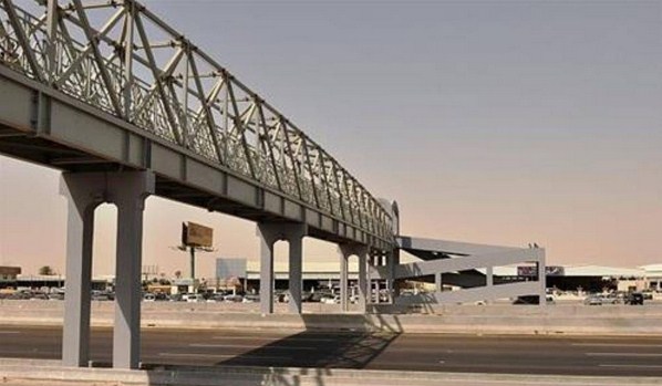 «الامانة»: تركيب جسر مشاة على شارع