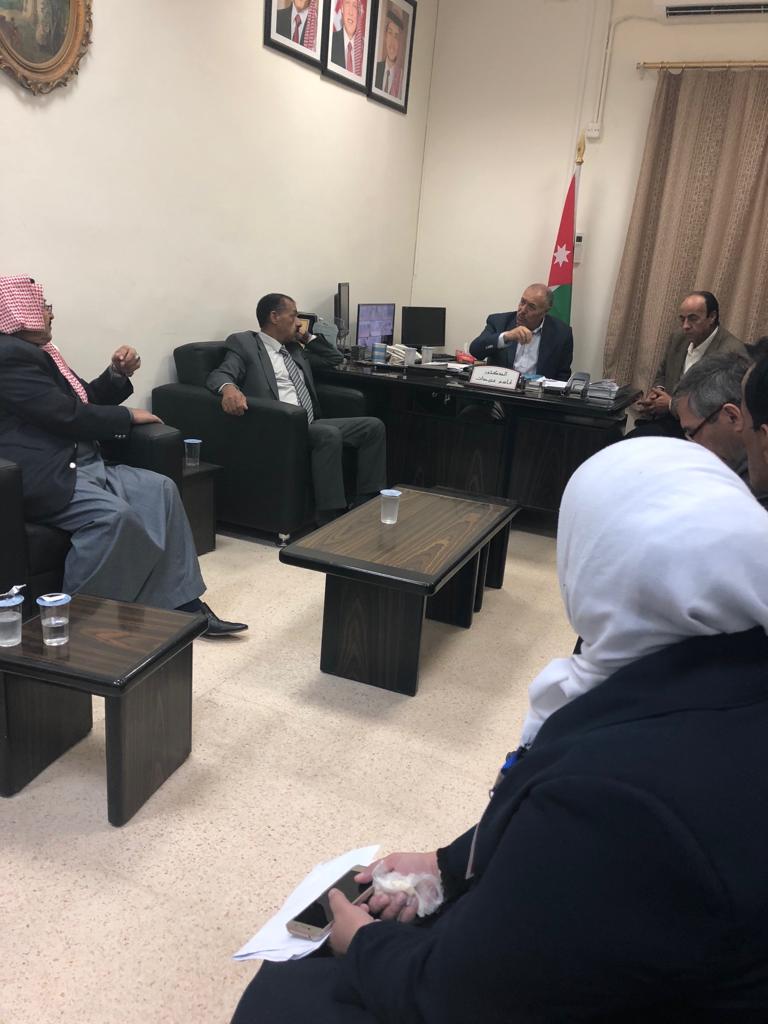 الزبن يعود مصابي حادث «الصحراوي» (صور)