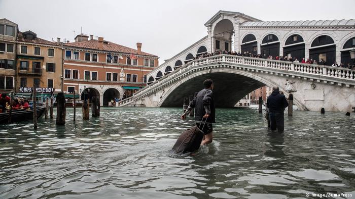 ارتفاع عدد ضحايا عواصف إيطاليا إلى