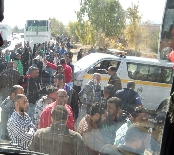 الامن يحتجز حافلات تقل موظفي بلديات