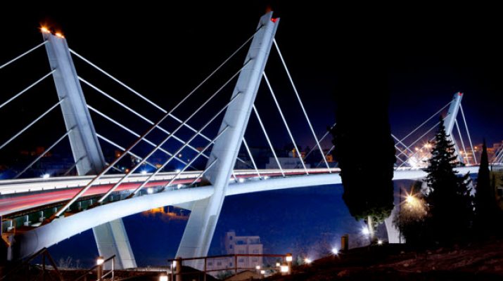 انتحار سيدة من أعلى جسر عبدون