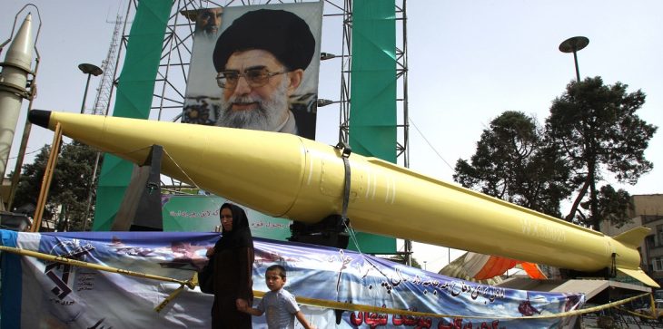 زوجان “ساذجان” متهمان بدعم برنامج إيران