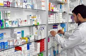 وزير الصحة: توجه لشمول الصيادلة بزيادة