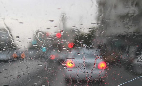 اجواء باردة وماطرة اليوم وارتفاع الحرارة