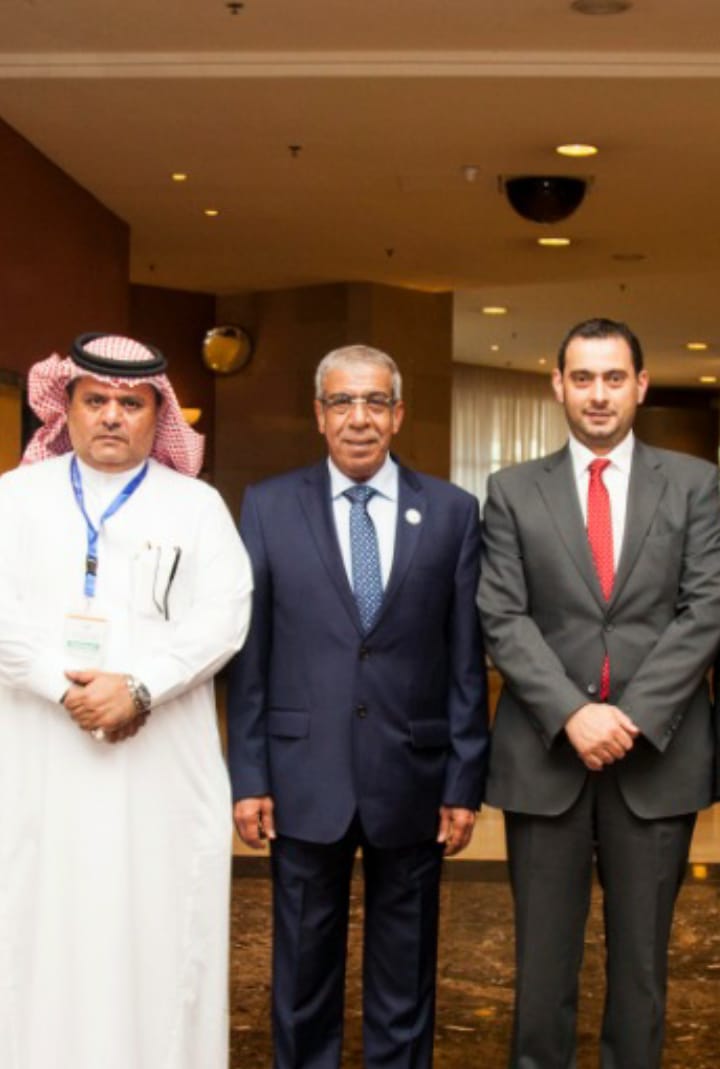 الشامسي يشارك بافتتاح اعمال قمة الصلب