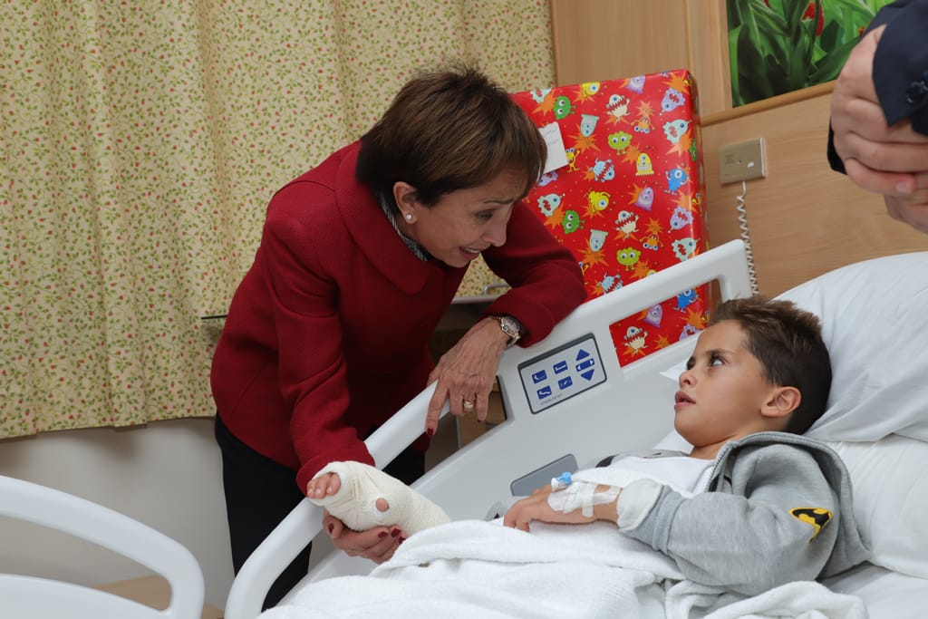 الأميرة بسمة تطمئن على مرضى «البر