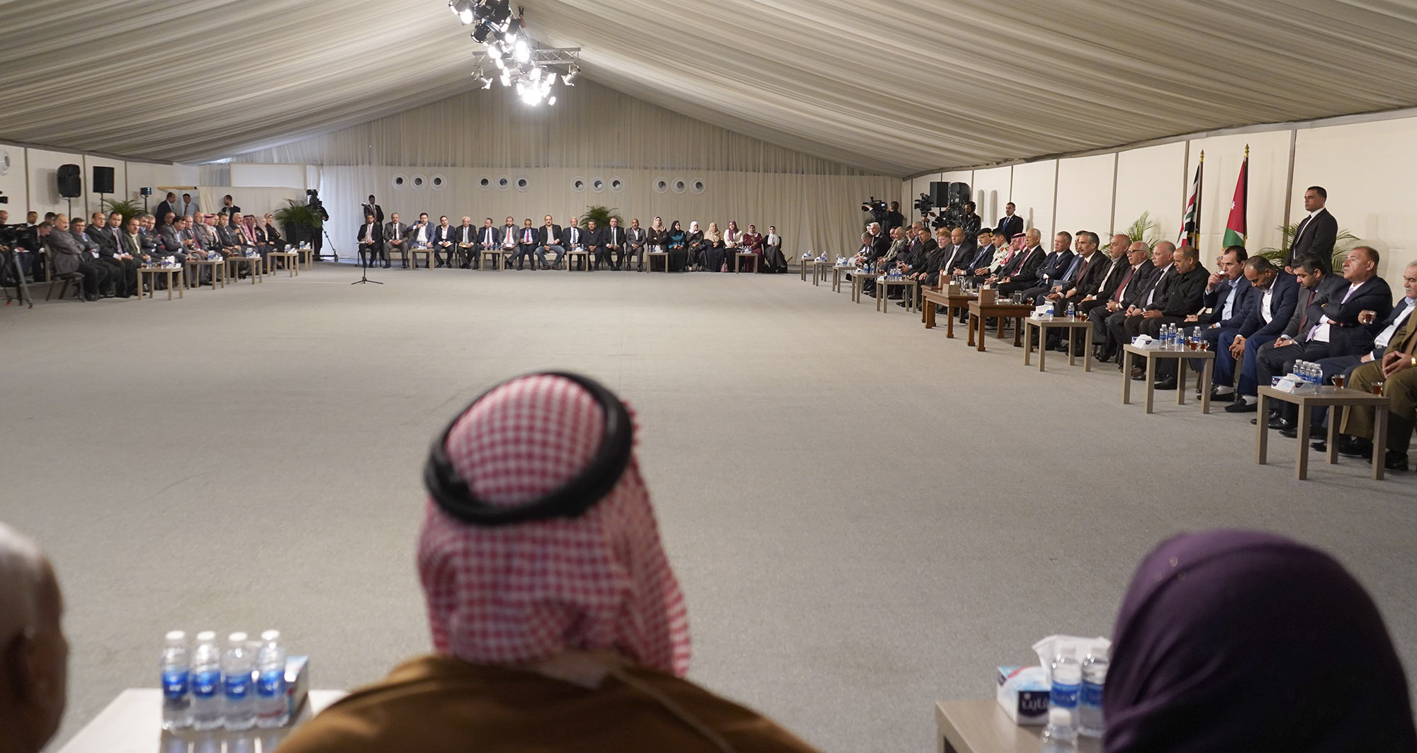 الملك يلتقي وجهاء وممثلي الفعاليات الشعبية