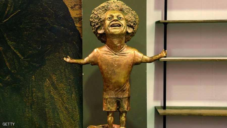 صلاح يتصل بصاحبة تمثال أثار جدلا