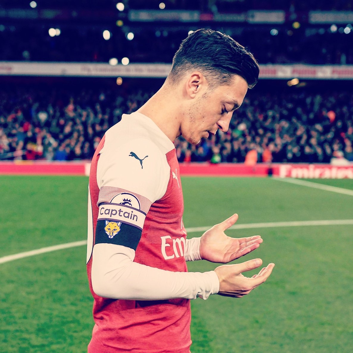 بعد ’سجدة الشكر‘.. أوزيل يشعل مواقع