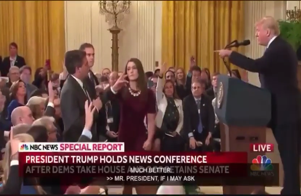 ترامب يتشاجر مع مراسل CNN (شاهد)