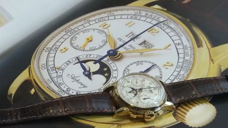 ساعة سويسرية تحقق 4 ملايين دولار