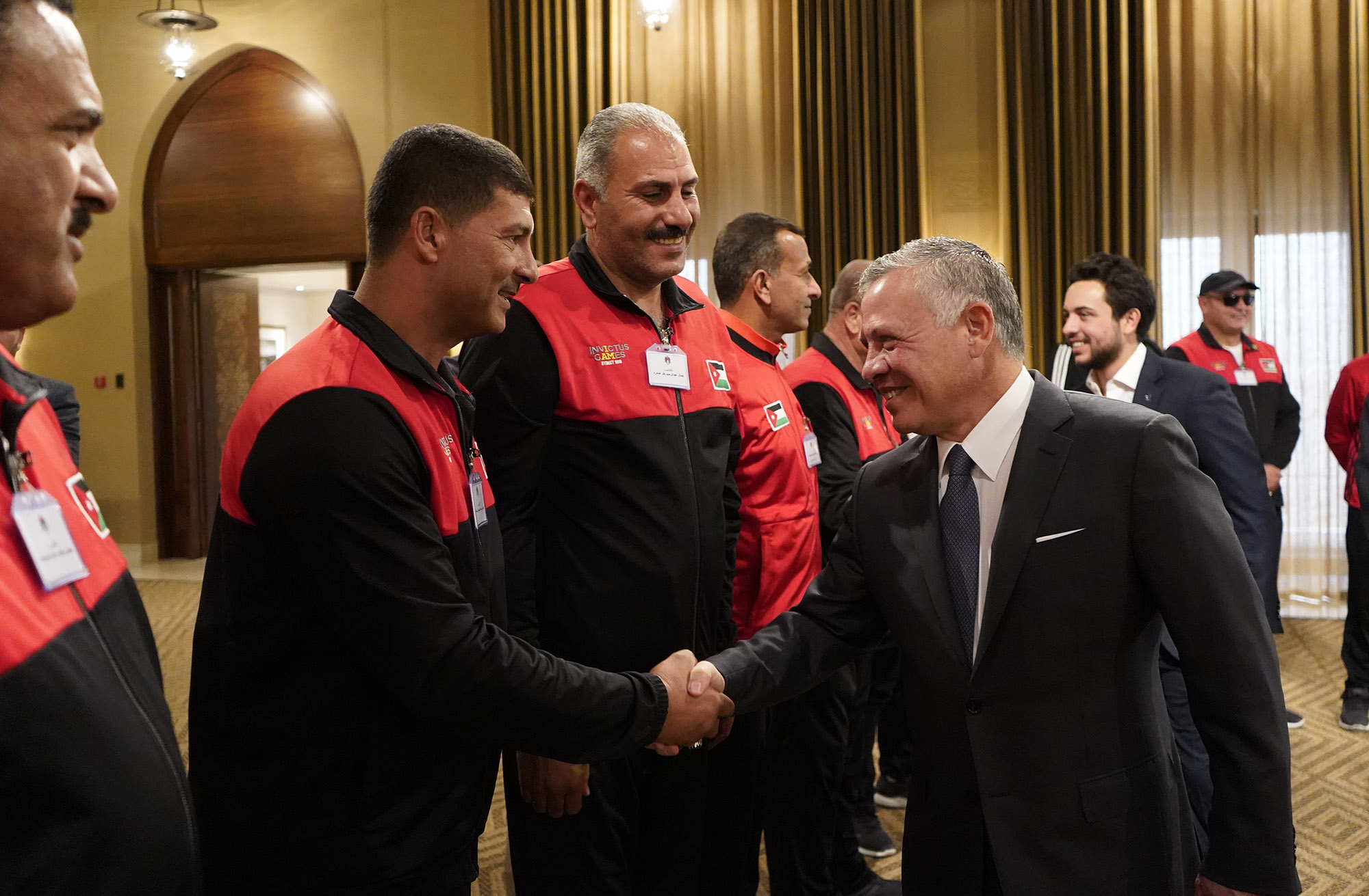 الملك يستقبل بحضور ولي العهد أعضاء