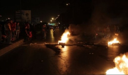 محتجون يغلقون طريق المفرق الدولي