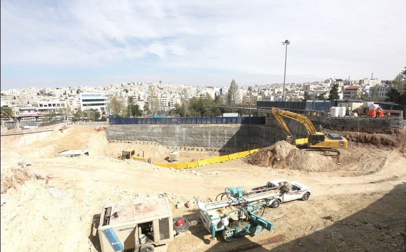 الشواربة يتفقد سير العمل بمشاريع البنية