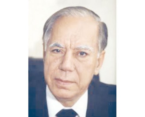 الوزير الاسبق الدكتور محمود السمرة في