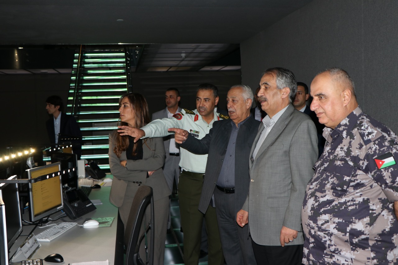 رئيس الديوان الملكي في مركز الأزمات