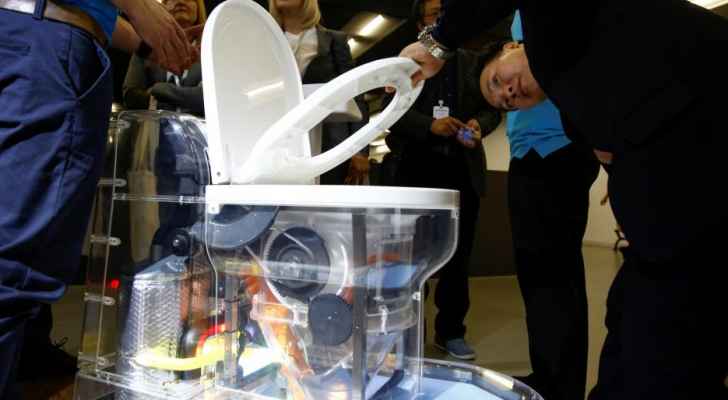 بيل غيتس يكشف عن مرحاض متطور