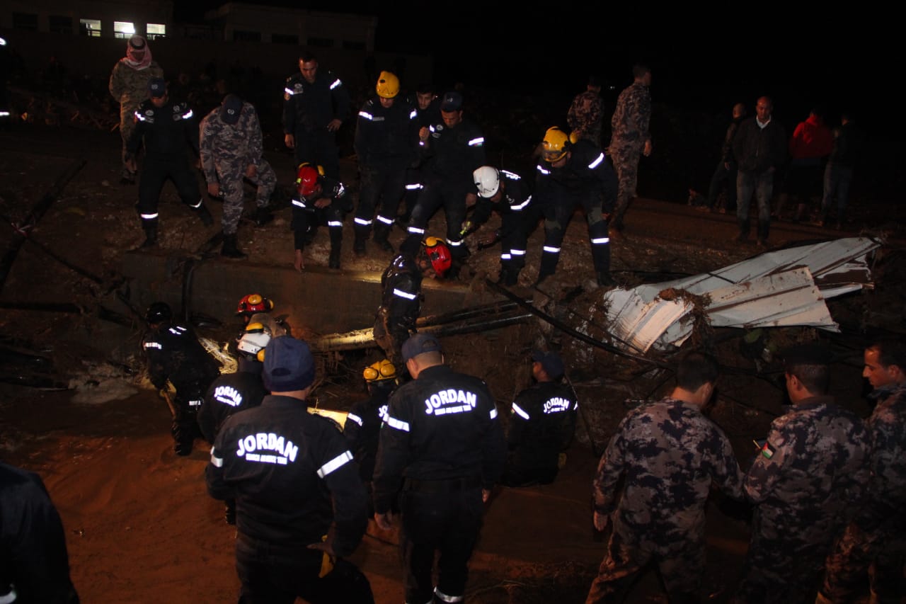 الدفاع المدني: إنارة برجية للبحث عن