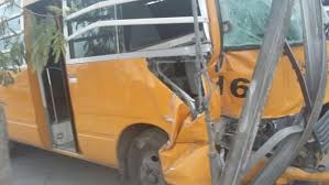 إصابة 3 أطفال بتصادم حافلتين مدرسيتين