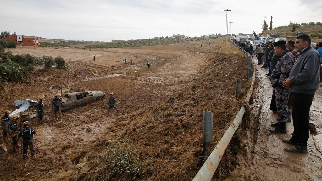 الدفاع المدني يعلن استكمال عمليات البحث