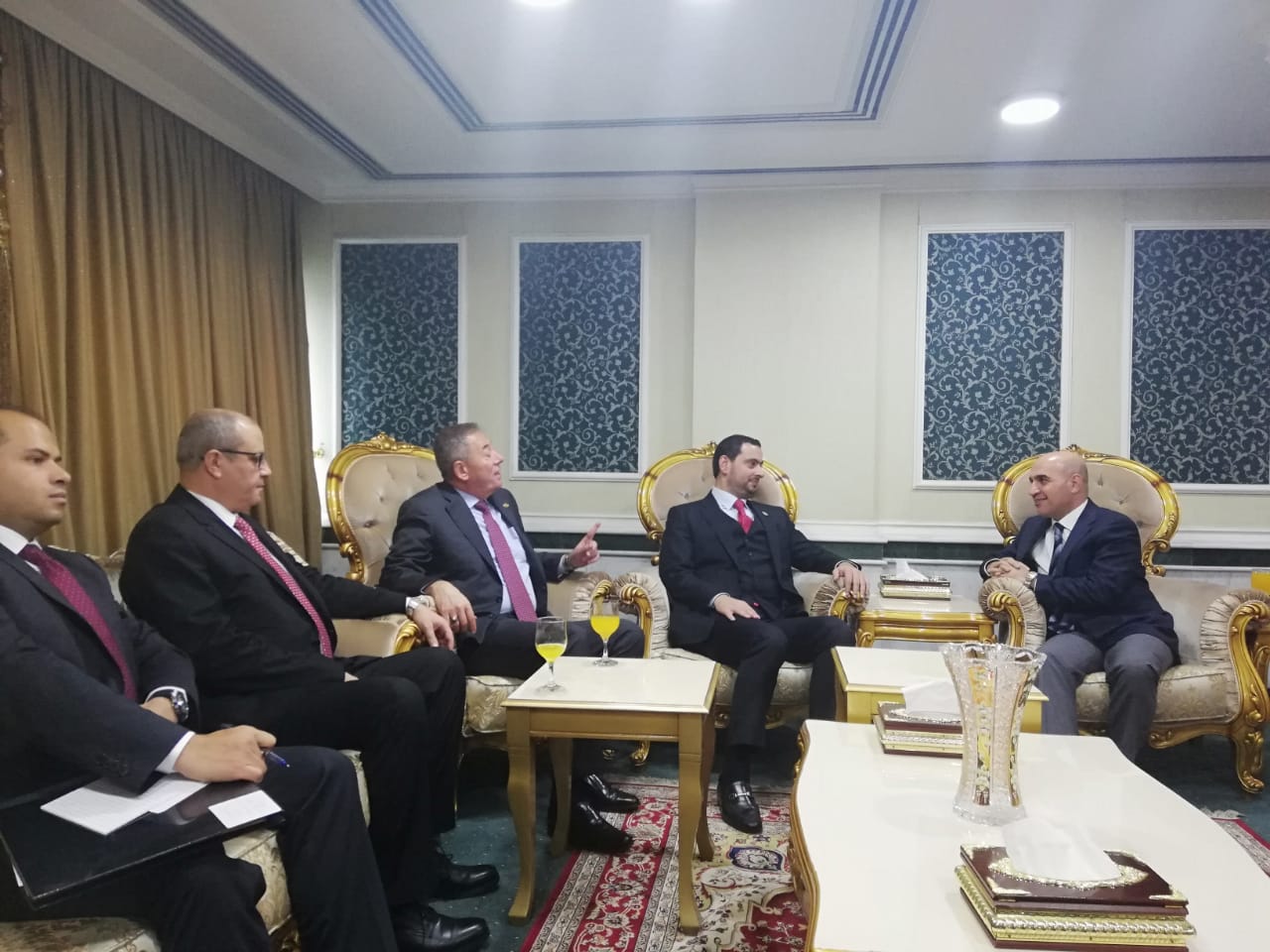 الحموري يبحث مع وزيري المالية والاسكان