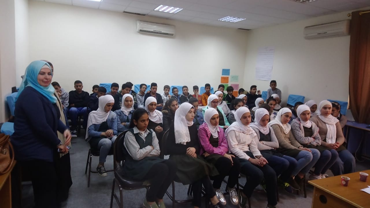 «يلا على السلط» تحاضر بطلبة مدارس